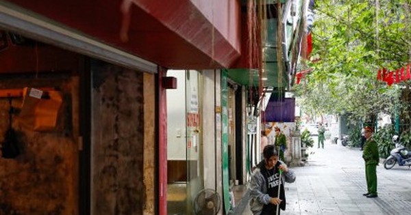 Phố trung tâm Hà Nội ‘lột xác’ sau ngày ra quân dỡ mái che, dọn dẹp vỉa hè