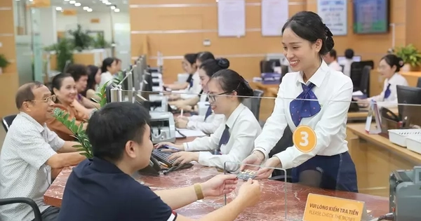 Làn sóng cắt giảm nhân viên ngân hàng lan rộng