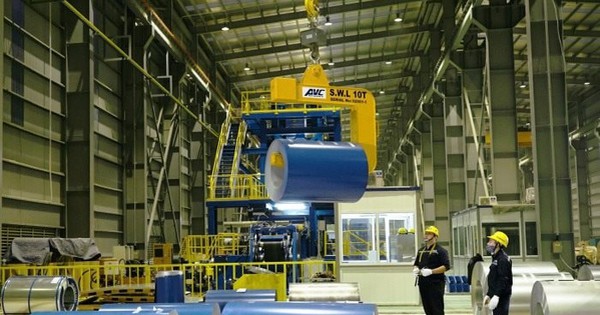 Hòa Phát hỗ trợ người dân Đắk Lắk 100.000m2 tôn lợp khắc phục hậu quả bão lũ