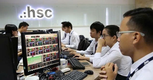 Lãnh đạo HSC đăng ký bán 350.000 cổ phiếu HCM