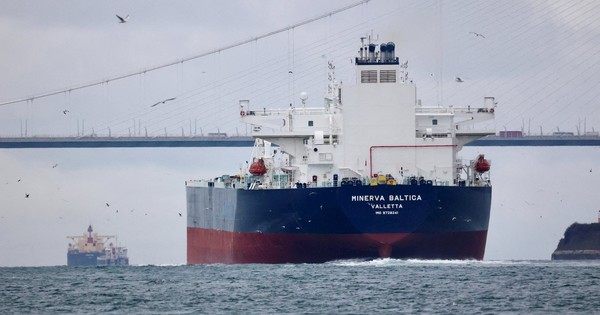 Giữa vòng xoáy trừng phạt, hàng chục triệu tấn dầu Nga vẫn tìm ra 'lối thoát', âm thầm len lỏi khắp thế giới mang về hơn 5 tỷ USD