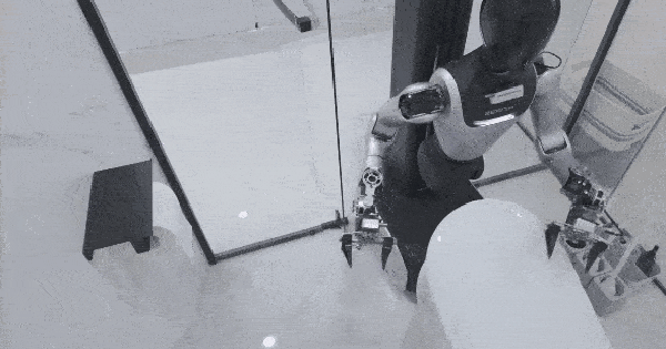 Lao công, người giúp việc tại Trung Quốc mất việc vì robot?