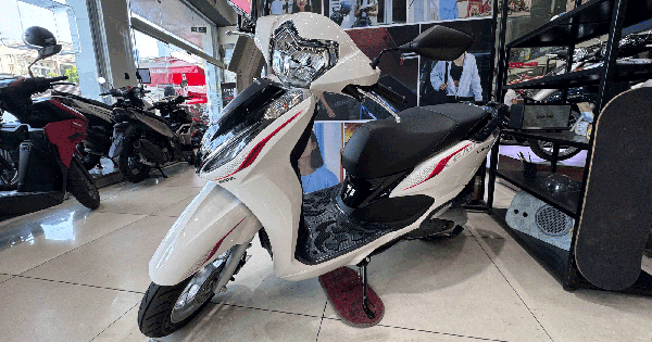 Xe máy Honda bị đẩy giá cao chót vót