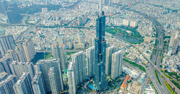 Giá bất động sản trung tâm TP.HCM đắt ngang trung tâm Hà Nội, nhưng ngoài vành đai lại đang rẻ hơn rất nhiều