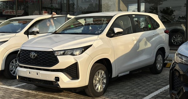 Lộ ảnh Toyota Innova Cross bản giá rẻ tại đại lý trước ngày ra mắt: Không khác nhiều bản giữa, vẫn có ghế da, phanh tay điện tử và 6 túi khí