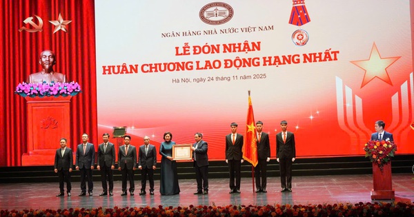 Tổng Giám đốc Nguyễn Hữu Đặng dự Đại hội thi đua yêu nước ngành Ngân hàng: HDBank sở hữu 3 huân chương lao động hạng 3, hai huân chương lao động hạng nhì