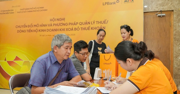 Xóa thuế khoán: LPBank mở gói giải pháp giúp hộ kinh doanh chuyển đổi dễ dàng.