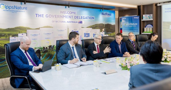 Bộ trưởng bộ tài chính bang Victoria ghé thăm Nutifood