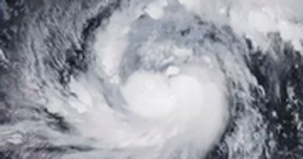 Bão Phượng Hoàng có thể gây ra "đại hồng thuỷ" bao phủ cả quốc gia: Ảnh vệ tinh cho thấy phạm vi ảnh hưởng khổng lồ