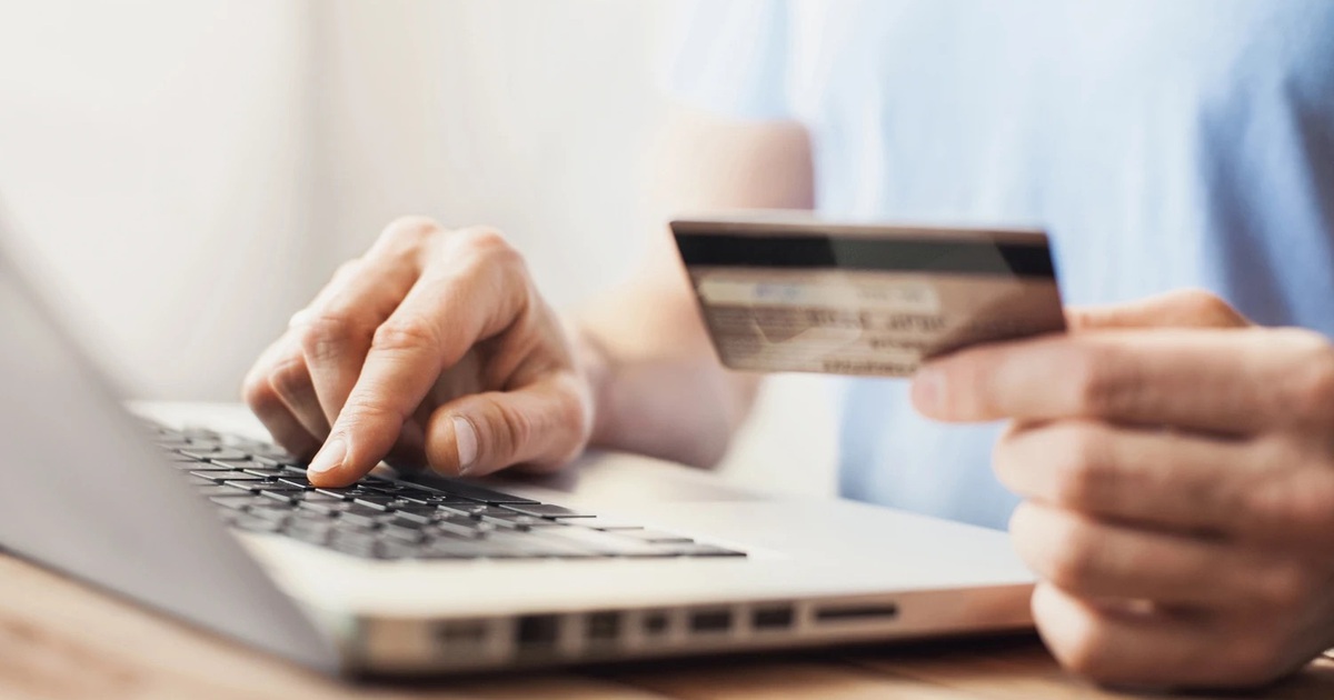 Người dùng chú ý: Lãi suất thẻ tín dụng tăng vọt lên 22%/năm