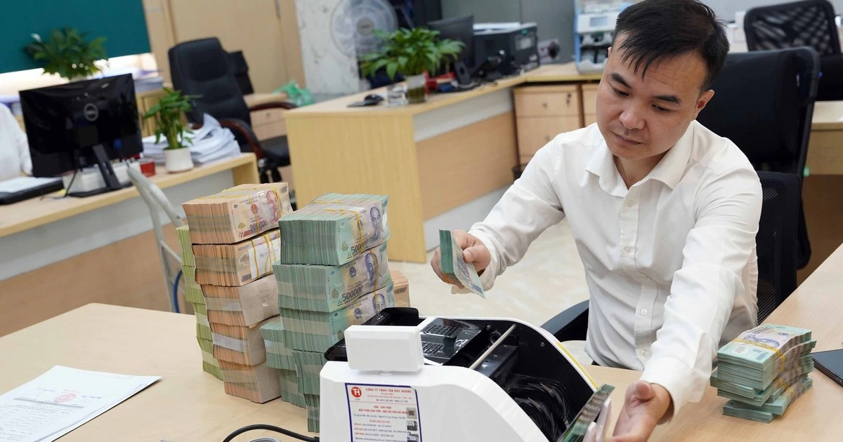 Ngân hàng Nhà nước bơm tiền kỳ hạn dài, lãi suất tiết kiệm tăng