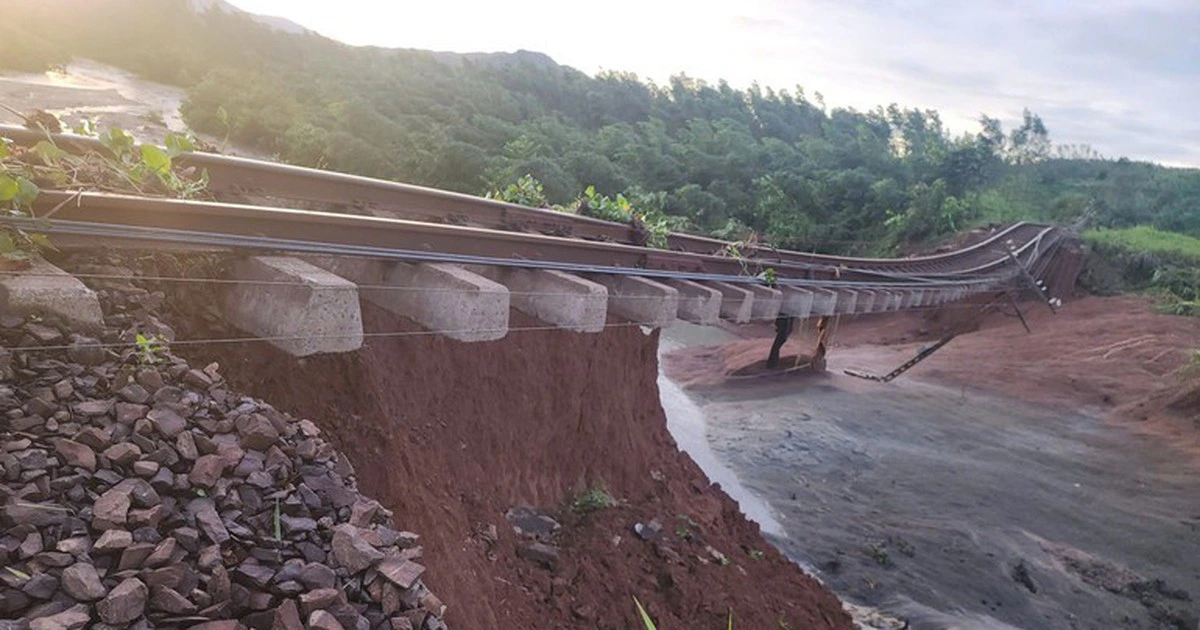 Bão Kalmaegi tàn phá nhiều đoạn đường sắt, hành khách được trả vé miễn phí