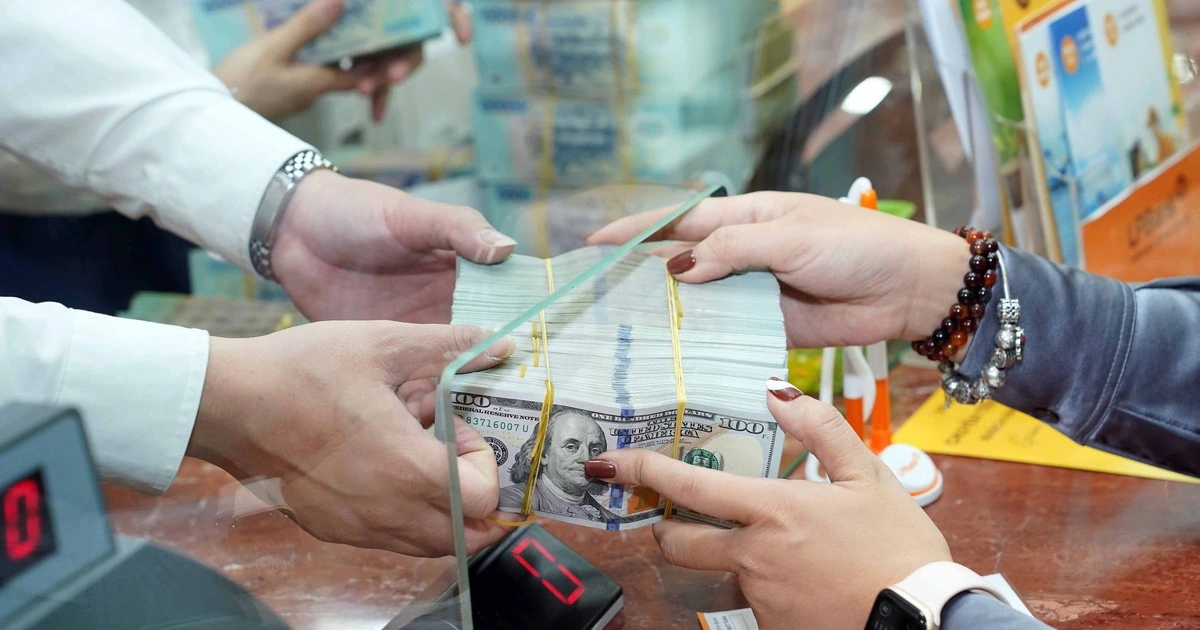 Giá USD hôm nay 11.11.2025: Ngân hàng tăng chiều bán ra, thị trường tự do đứng yên