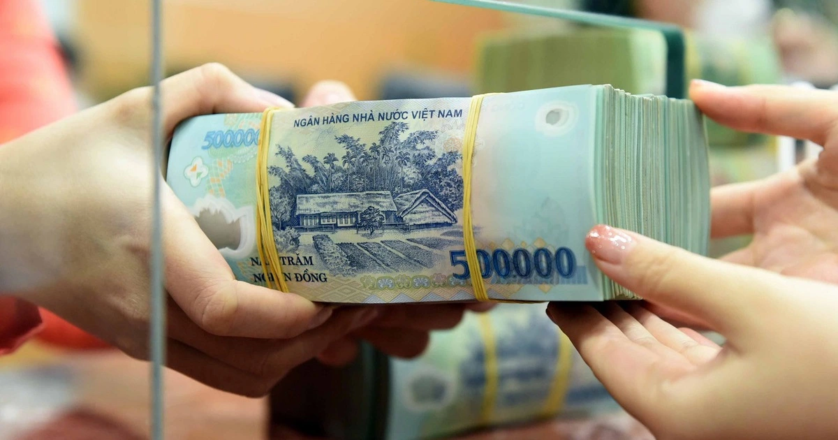 Ngân hàng áp dụng lãi suất tiết kiệm lên 8 - 9% dành cho khách hàng nào?