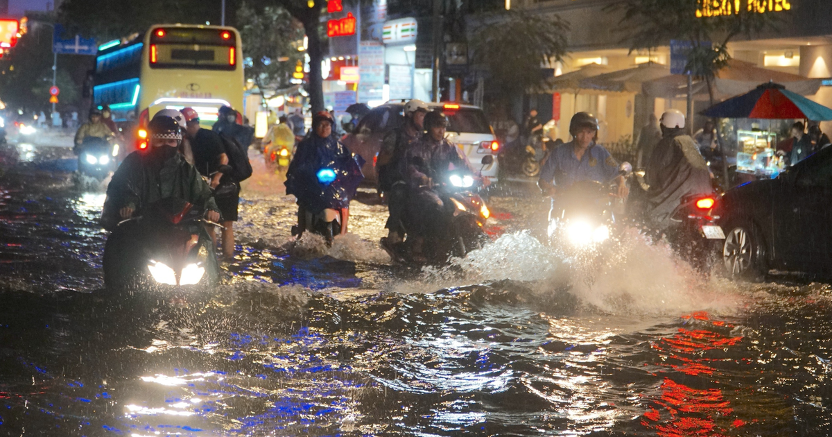 Nước rút chậm, nhiều nơi triều cường vẫn vượt báo động 3