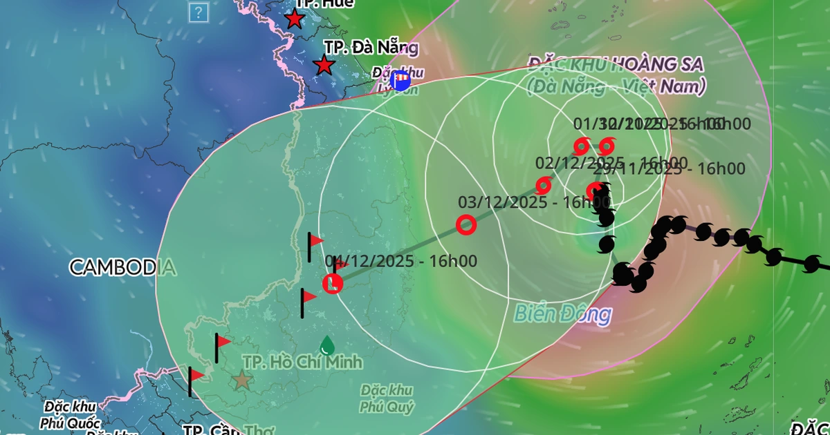 Áp thấp nhiệt đới dị thường vừa tan trên Biển Đông, bão số 15 suy yếu