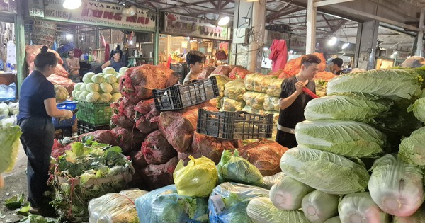 Giá rau, trái cây ở chợ đầu mối bắt đầu rẻ