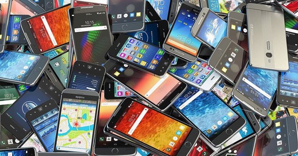 Nhận tin mật rồi đột kích một ngôi nhà, công an Ấn Độ triệt phá đường dây sản xuất điện thoại giả suốt 2 năm, tịch thu hơn 1.800 chiếc cùng phần mềm gian lận số IMEI