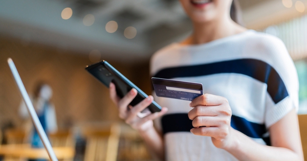 Các ngân hàng đang thu phí quản lý tài khoản bao nhiêu?