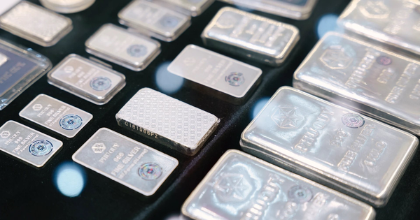 Giá bạc tăng vọt, liên tiếp lập đỉnh mới