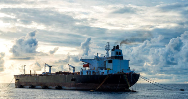 Nga 'chới với' sau khi bị một loạt khách sộp quay lưng: Hơn 1,4 triệu thùng dầu mỗi ngày mắc kẹt trên biển, không có điểm đến