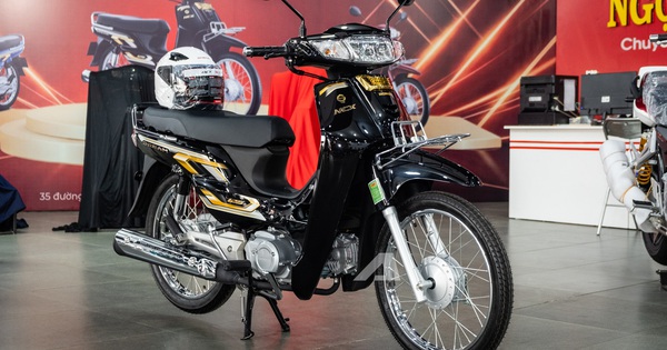 Honda Dream NCX 2026 đầu tiên về Việt Nam: Giá hơn 100 triệu đồng, ngang 2 chiếc SH