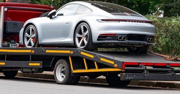 Hàng trăm xe Porsche tại Nga ngừng hoạt động một cách bí ẩn