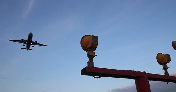 Hãng hàng không Nga phủ nhận máy bay chở 425 người “bốc cháy”