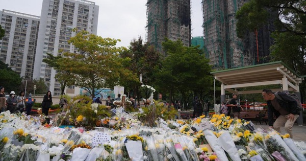 Cháy chung cư Hồng Kông: Nỗi tuyệt vọng của cụ ông khi vợ mắc kẹt trong lửa