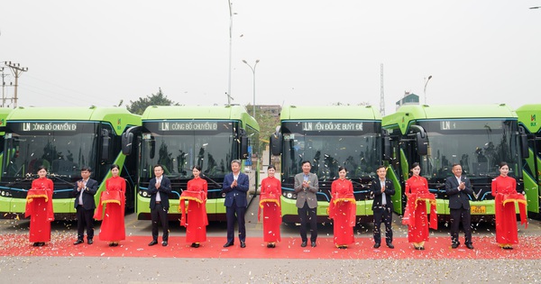 Doanh nghiệp ở Hà Nội đầu tư hơn 400 tỉ đồng chuyển 100% sang xe buýt điện