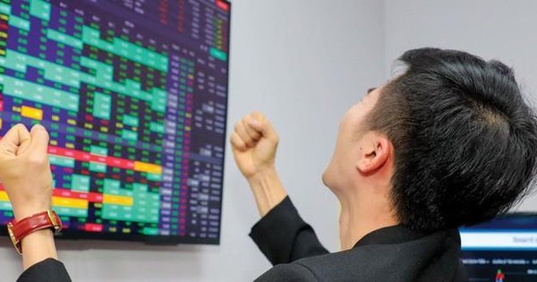 Hôm nay, 3 công ty tỷ USD trên sàn chứng khoán vừa được một thế lực tung hàng trăm tỷ "gom" ồ ạt