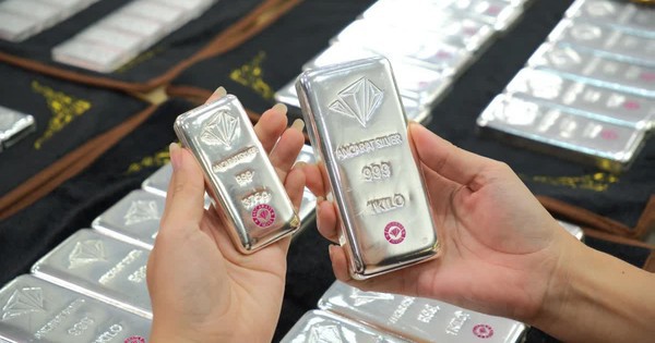 Giá bạc quay đầu giảm