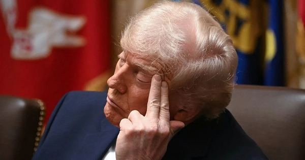 Ông Trump lặp lại một hành động trong cuộc họp nội các cuối cùng trong năm, Nhà Trắng lên tiếng