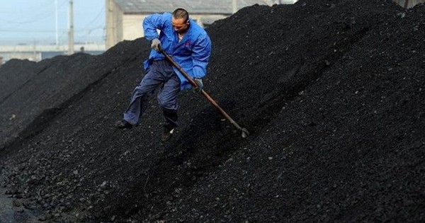 Cơn sốt 'vàng đen' trở lại sau 4 năm chạm đáy: 2 quốc gia chủ chốt BRICS tranh thủ gom hàng giữa lúc rét đậm, giá phục hồi mạnh