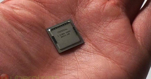 Mua bán trái phép thứ chỉ nằm gọn trong lòng bàn tay, 2 trung niên bị bắt