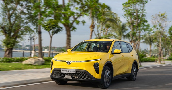 VinFast tiếp tục bán hơn 20.000 xe trong tháng 11, Limo Green lập 'siêu kỷ lục' chưa từng có trên thị trường