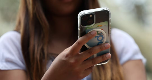 Quốc gia đầu tiên trên thế giới chính thức cấm thanh thiếu niên dùng mạng xã hội