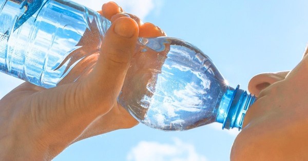 Nước đóng chai không 'tinh khiết' như bạn nghĩ, nước máy sạch hơn rất nhiều - có bằng chứng khoa học hẳn hoi