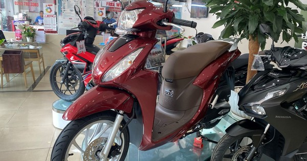 Xe máy điện lên ngôi - xe máy xăng hết thời 'làm giá': Người tiêu dùng hưởng lợi kép