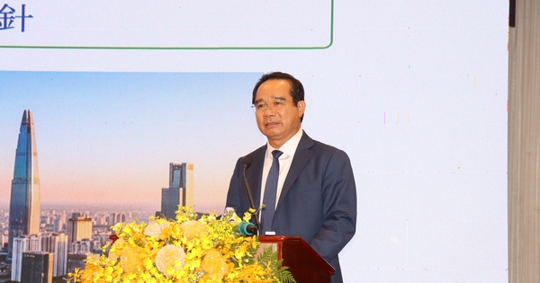 Sở Xây dựng TP HCM: Thành phố chưa có kế hoạch bắt buộc chuyển đổi xe xăng sang xe điện!