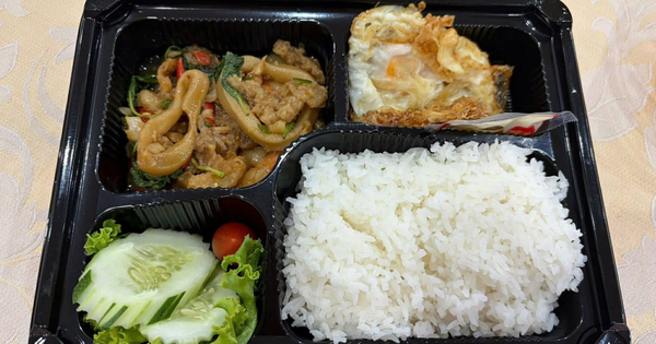 Suất ăn cho VĐV ở SEA Games gây sốc: Giá 200.000 đồng chỉ có cơm hộp