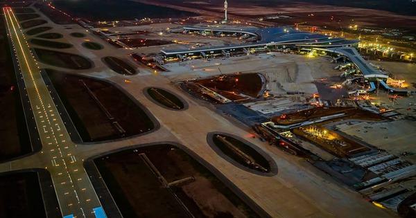 Siêu "công trình thế kỷ" 16 tỷ USD của Việt Nam sắp tới ngày trọng đại: Hơn 3.000 máy móc, 15.000 người dồn lực chuẩn bị đón chuyến bay đầu tiên