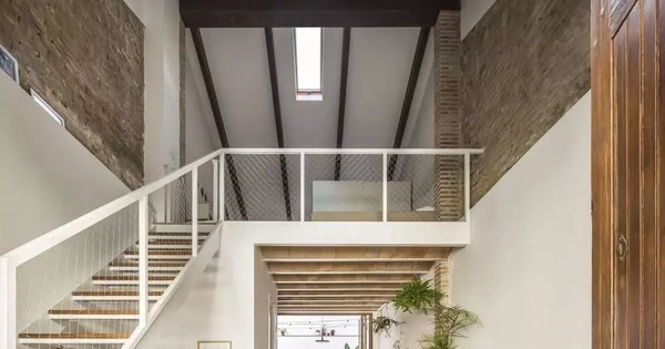 Nhà ống mở rộng công năng lên 100m2 nhờ gác lửng