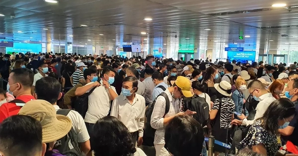 'Sốt nóng' giá vé máy bay, tàu xe Tết