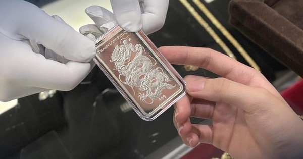 Giá bạc ổn định ở mức hơn 64 triệu đồng/kg