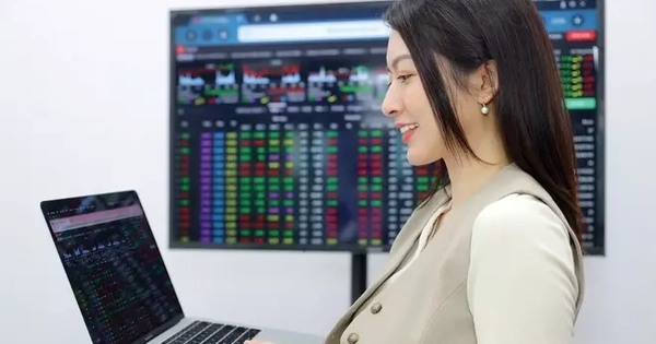 Chứng khoán gay cấn với pha 'cua gắt' gần 60 điểm