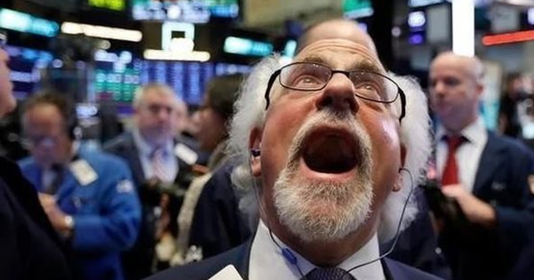 Phiên 18/12: Khối ngoại bán ròng mạnh tay gần 900 tỷ đồng, một cổ phiếu bất động sản bị xả đột biến