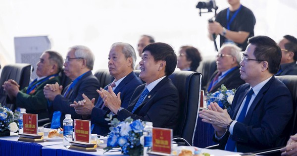 Tỷ phú Trần Đình Long nhấn nút dự án 10.000 tỷ: Sẽ ra lò thép ray "Made in Vietnam" sớm hơn một năm so với kế hoạch