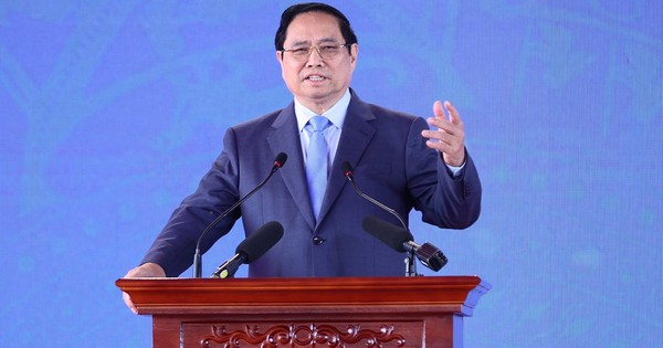 Thủ tướng trao tặng phần thưởng cao quý cho Tập đoàn Sơn Hải và Đèo Cả tại sự kiện trọng đại của đất nước