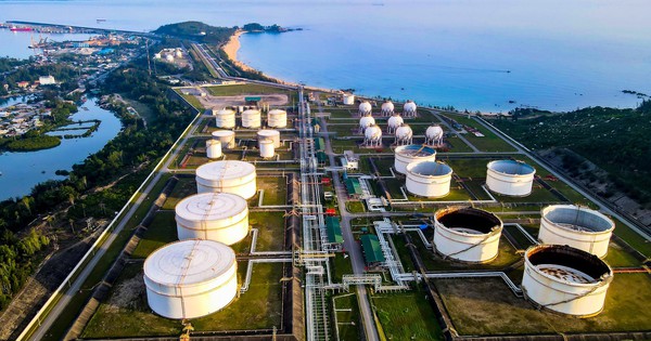 1 công ty dầu khí dự kiến lãi sau thuế hơn 2.000 tỷ đồng năm 2026, cổ phiếu kịch trần phiên cuối tuần